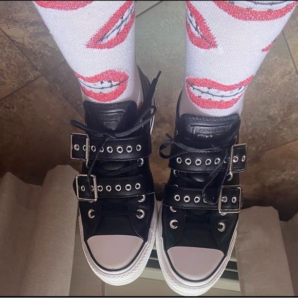 Converse Shoes - Like New BLK LEATHER Converse sz 9L Women’s